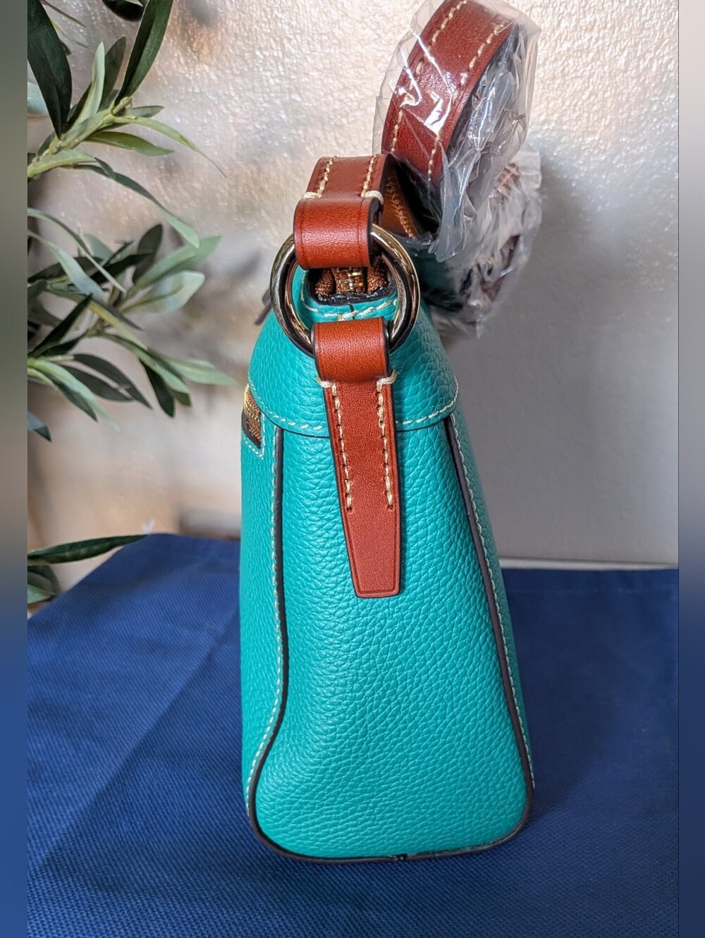NWT! Dooney & Bourke Spearmint Pebbled Leather Crossbody - Picture 7 of 10